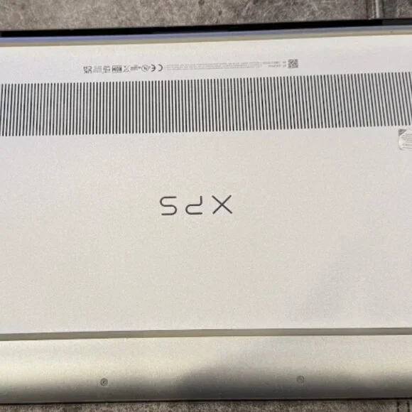 VERY GENTLY USED XPS 15 9510 11th Generation Core 15" Intel Core i7-11800H - Picture 4 of 7